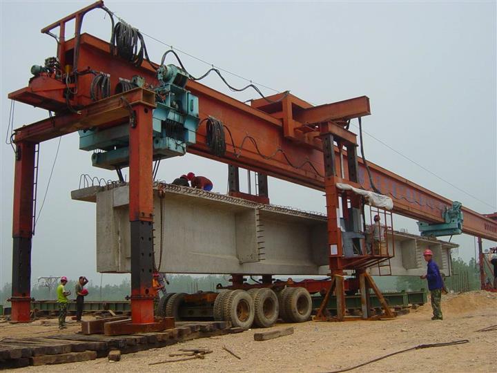 銅陵長江大橋 cwq-400噸型步履式桅桿起重機(jī)-橋機(jī)研制-中鐵九橋